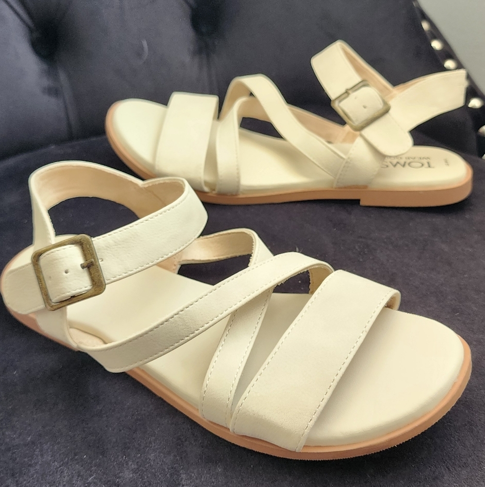TOMS Women's Cream Strappy Buckle Sandals